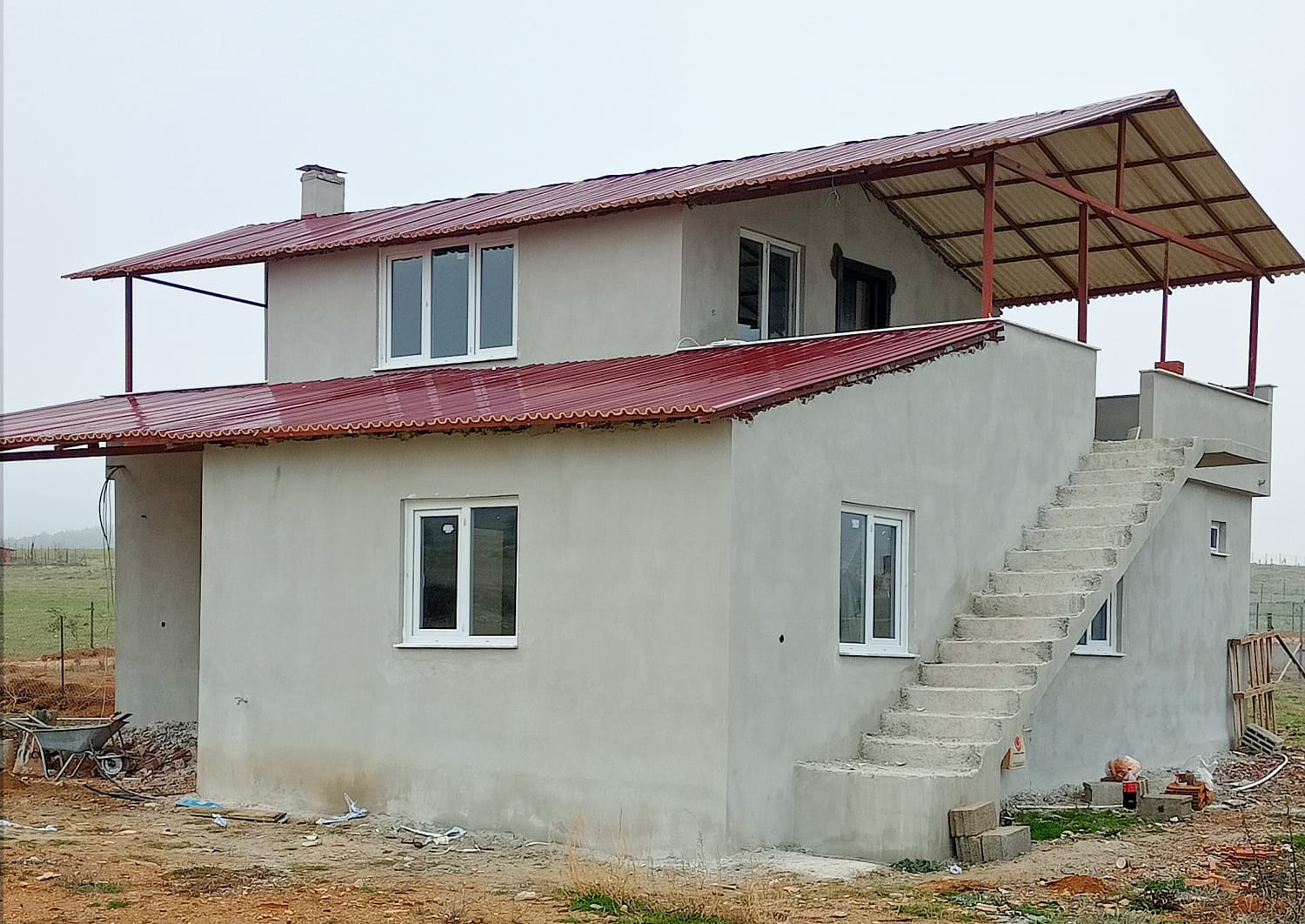 KORKUTELİ ÇAYKENARINDA 9 DÖNÜM ARAZİ İÇİNDE SATILIK 2 KATLI EV